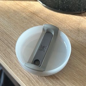 Brand New Stanley 40 oz Quencher Lid